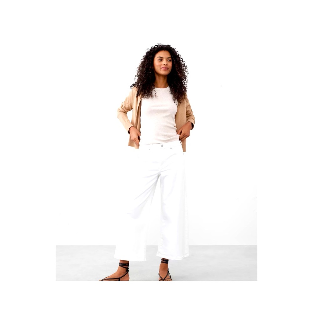 White Banana Republic Women’s Cropped Denim Slacks Size 12.